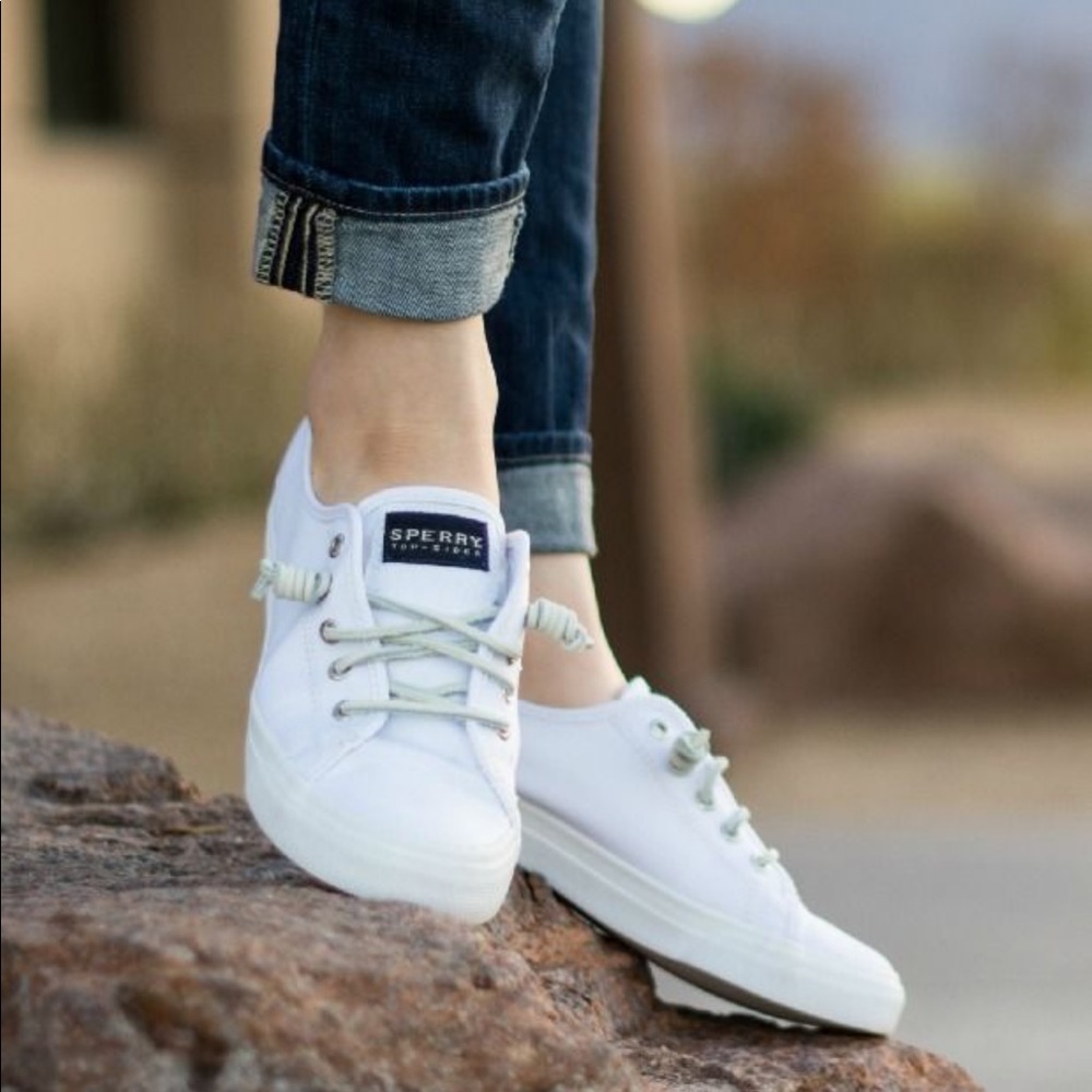 Sperry Seacoast Boat Shoe in white size 6